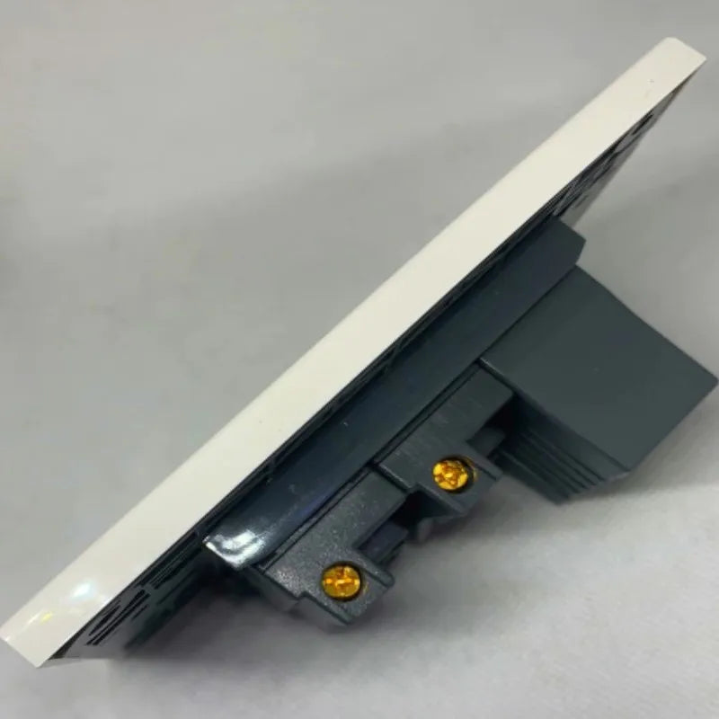 Tomada de Parede 110/250V com 2 Entradas USB e Interruptor 10A