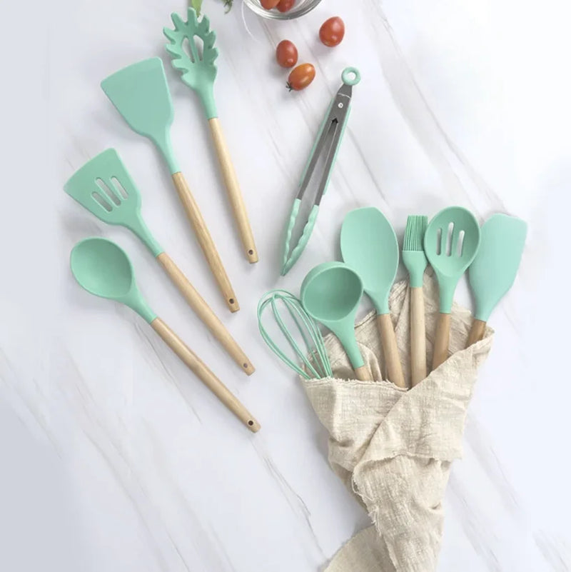 Jogo 12 Utensílios de Cozinha em Silicone com Cabo de Madeira