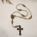 Terço artesanal personalizado com nome, pérolas e acabamento ouro velho